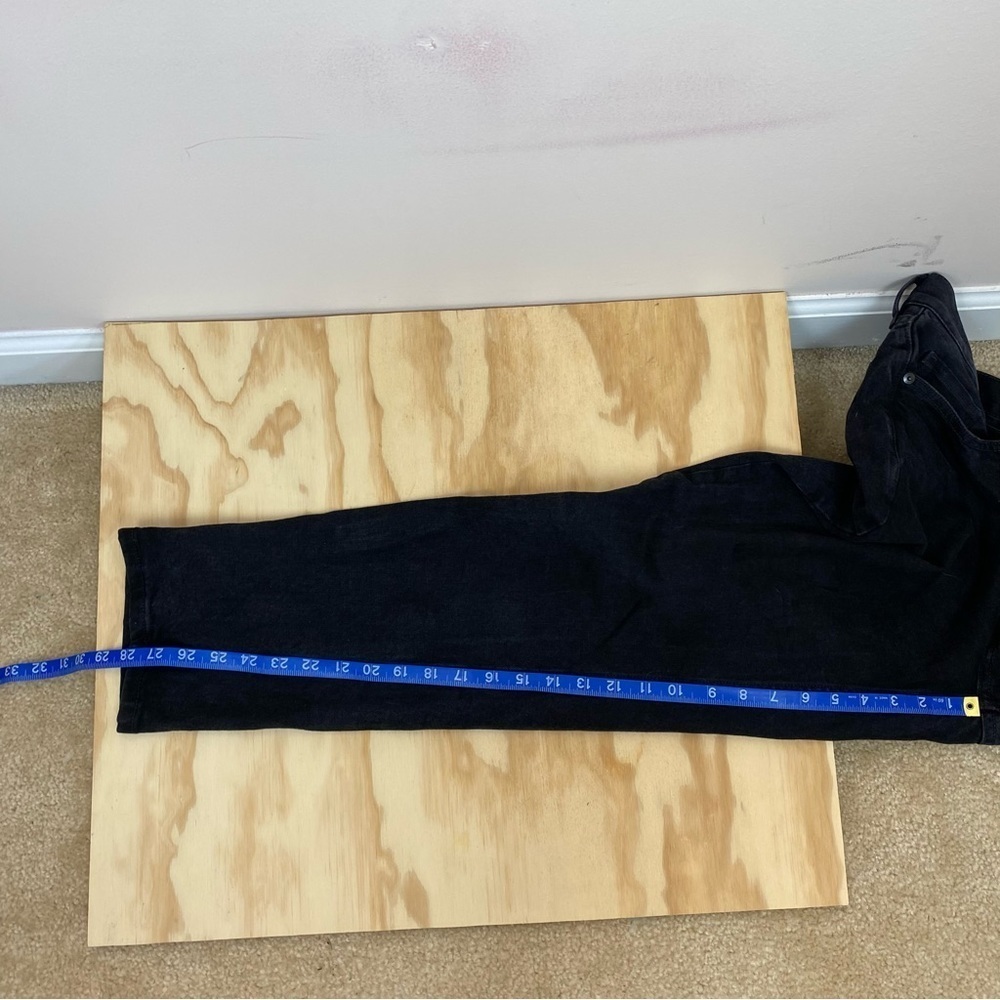 Everlane Men's Authentic Straight Jean in Washed Black Denim - Picture 7 of 13
